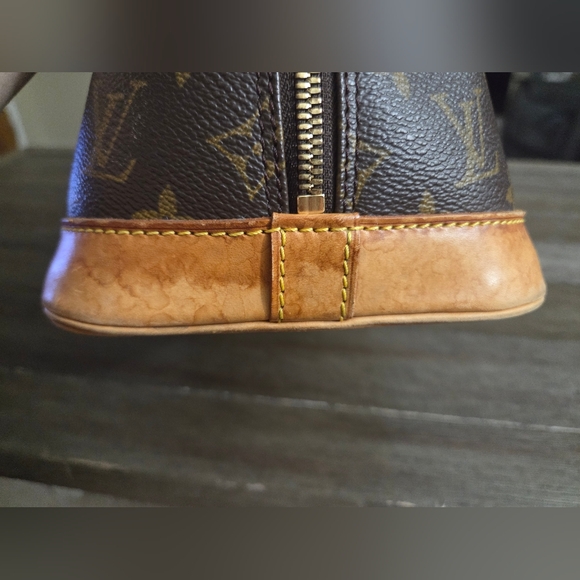 ✅️ Authentic Louis Vuitton ALMA PM - Picture 7 of 16